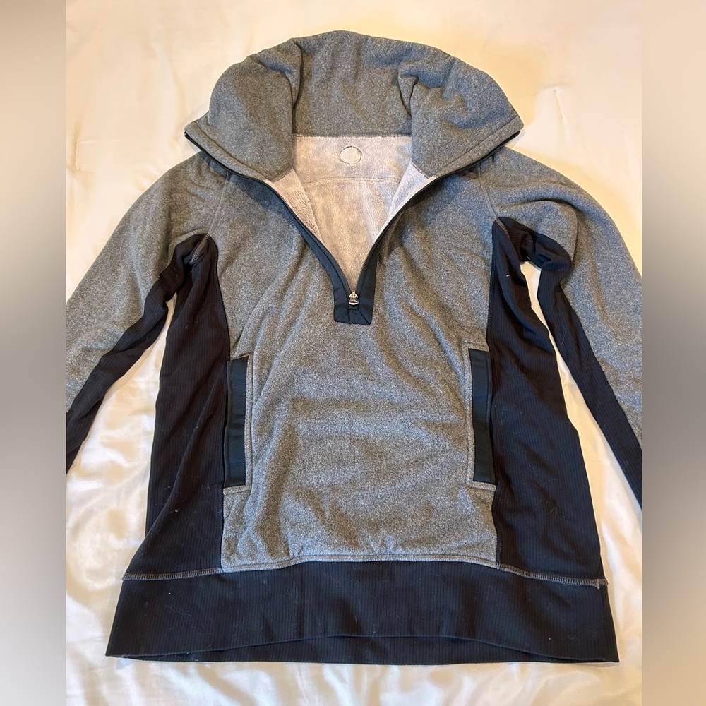 Lululemon Post Chaturanga Pullover Black/Ambient Grey Like New Size 4